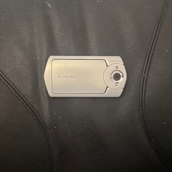 Casio EX-TR60 Self Portrait/Selfie/Mirrorless Bluetooth Digital camera working - Picture 1 of 5